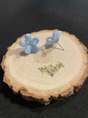 Elegante Bloem oorbellen van Resin en Roestvrijstaal in de kleur blauw