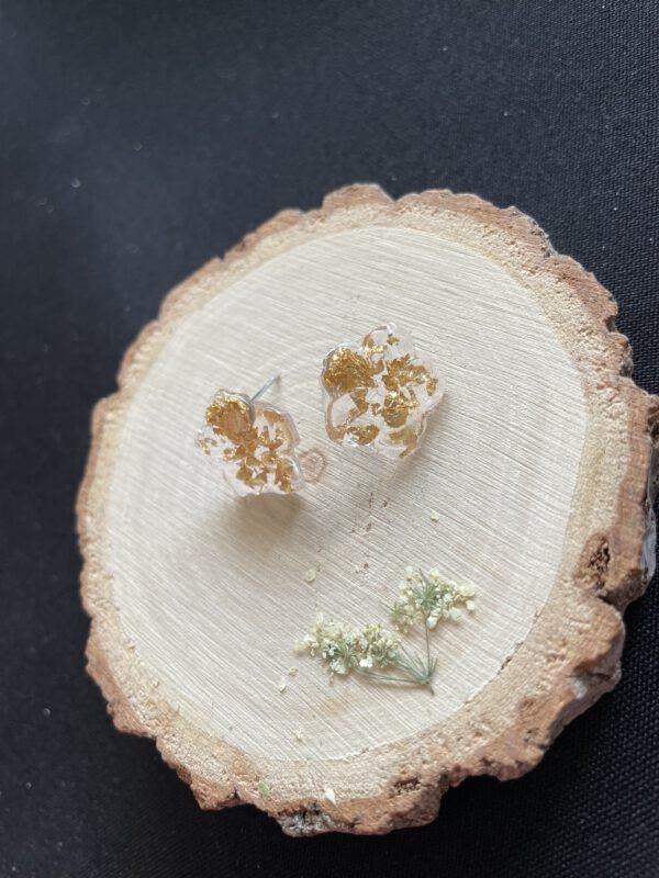 estvrijstalen Oorbellen van Lotus Bloemen met Gouden Flakes