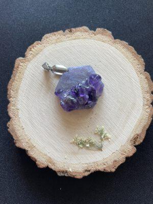 Hexagon Resin Hanger met Amethist – Afgewerkt met Roestvrijstaal
