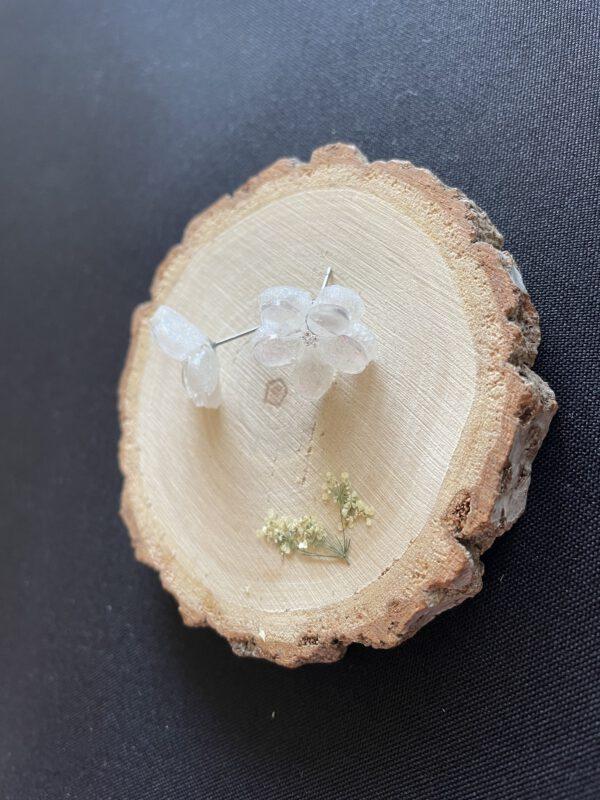 Elegante Bloem Oorbellen van Resin en Roestvrijstaal - Glitter Wit