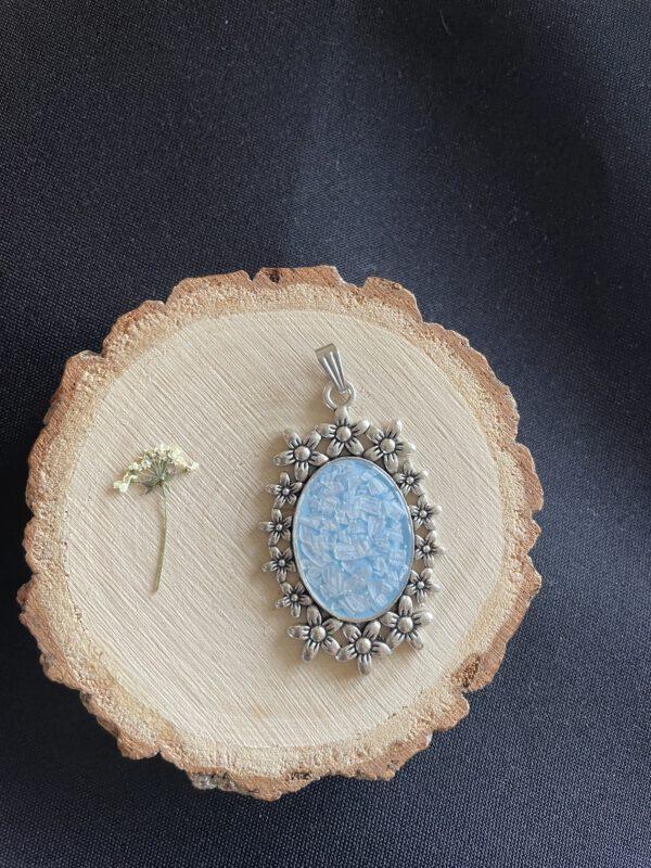 Prachtige Hanger Blauw met Witte Bloemen