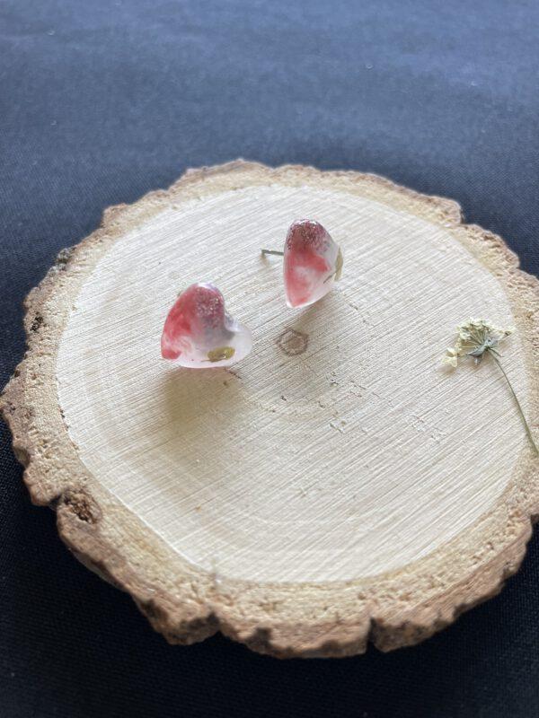 Roestvrijstalen Hartvormige Oorstekers Glitter Donker Roze Bloem – Tijdloze Elegantie en Symbolische Liefde
