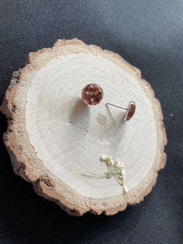 Ronde Roestvrijstalen Oorstekers met Echte Bloemen – Natuur en Elegantie