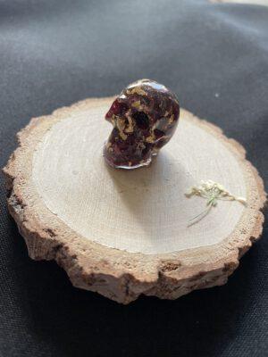 Resin Schedel met Gedroogde Bloemen 2x2,5cm