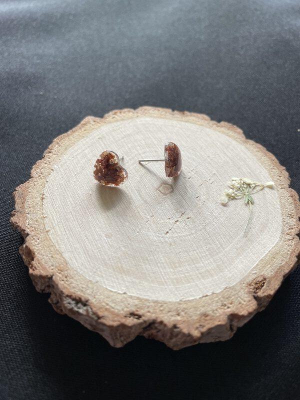 Hart Roestvrijstalen Oorstekers met Echte Bloemen – Natuur en Elegantie