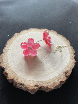 Elegante Bloem oorbellen van Resin en Roestvrij Staal in de kleur Transparant rood 