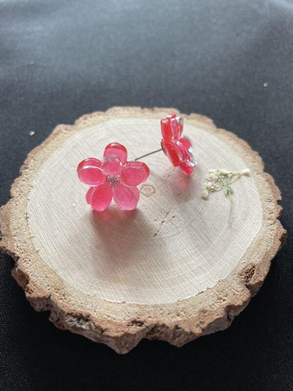 Elegante Bloem oorbellen van Resin en Roestvrij Staal in de kleur Transparant rood 