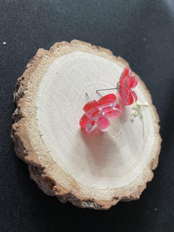 Elegante Bloem oorbellen van Resin en Roestvrij Staal in de kleur Transparant rood 