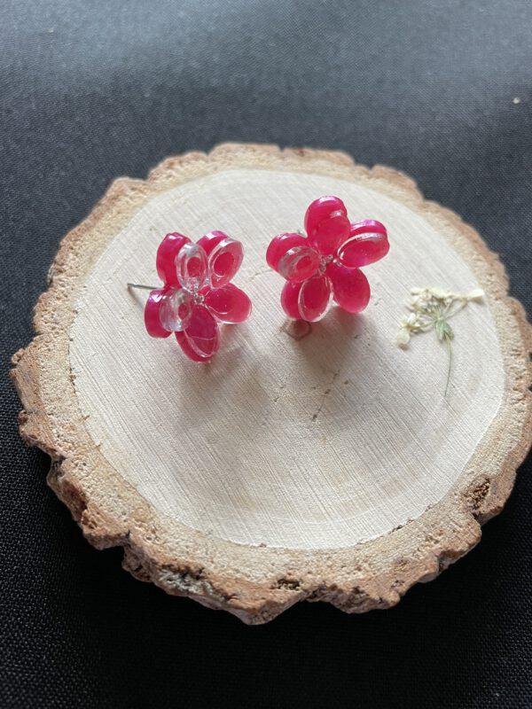 Elegante Bloem oorbellen van Resin en Roestvrij Staal in de kleur Red Roses