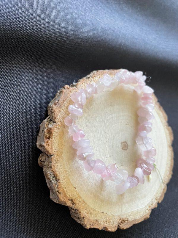 Elastiek armband met Rozenkwarts Split trommelsteentjes