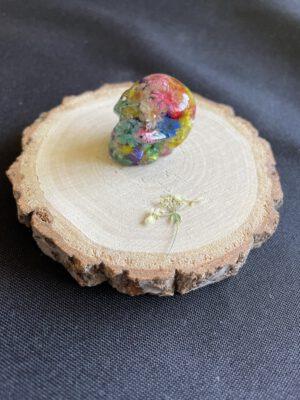 Resin Schedel met Gedroogde gekleurde Bloemen