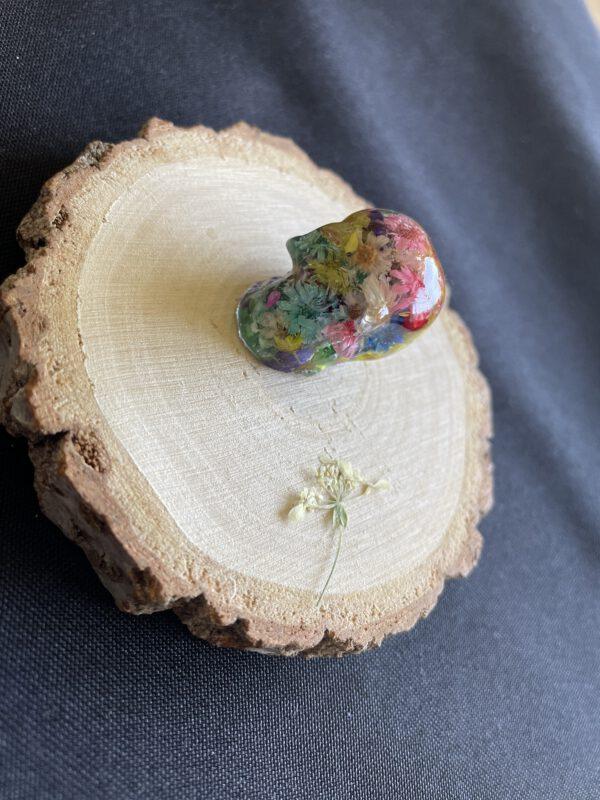 Resin Schedel met Gedroogde gekleurde Bloemen