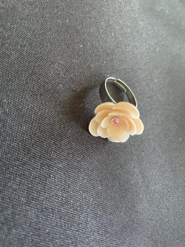 Roestvrijstalen Verstelbare Ring met Handgemaakte Bloem – Uniek en Elegant