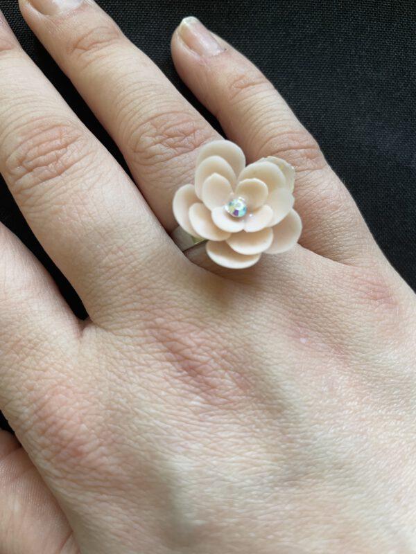 Roestvrijstalen Verstelbare Ring met Handgemaakte Bloem – Uniek en Elegant