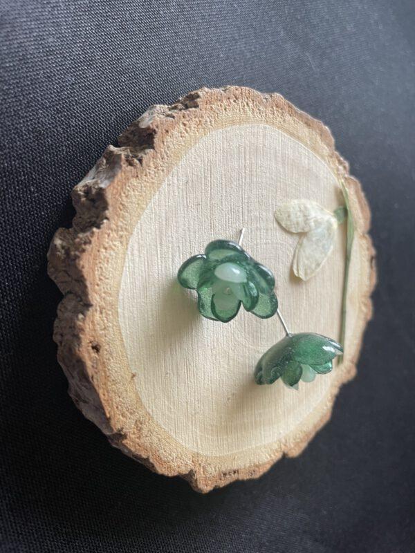 Elegante Bloem oorbellen van Resin en Roestvrijstaal in de kleur Groen/licht Groen