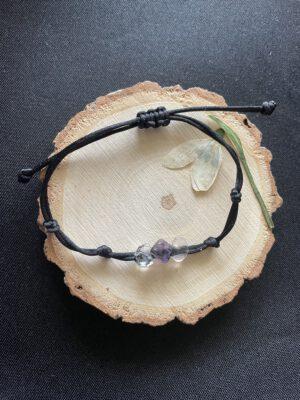 Satijn armband met Gouden Driehoek Trommelsteentjes – Krachtige Energie in een Stijlvolle Armband