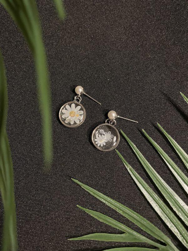 Roestvrijstalen Elegante Bloemen oorbellen - doorzichtige resin met parels