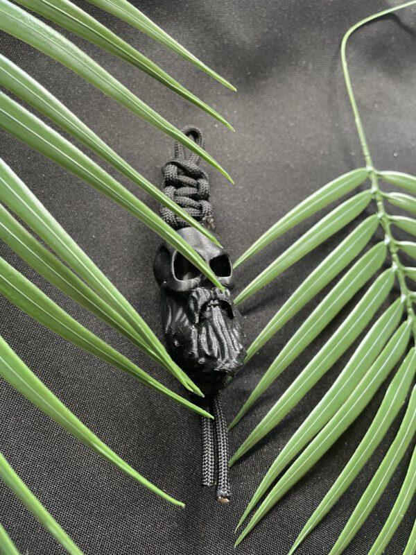 Sleutelhanger van paracord met 3D-geprint schedelhoofd – Stoer, uniek en handgemaakt