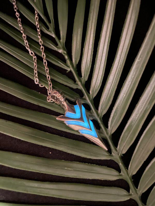 Zilverkleurige Ketting met Punt Hanger – GlowInTheDark