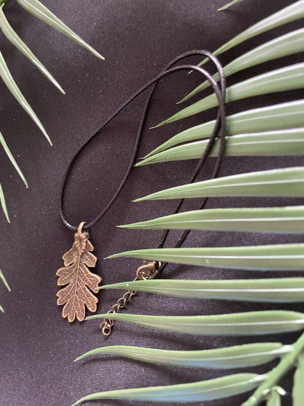 Zwart Wax Ketting Met Goudkleurig Blad