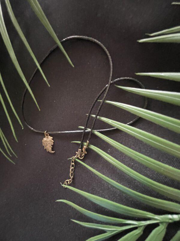Zwart Wax Ketting Met Goudkleurig Blad klein