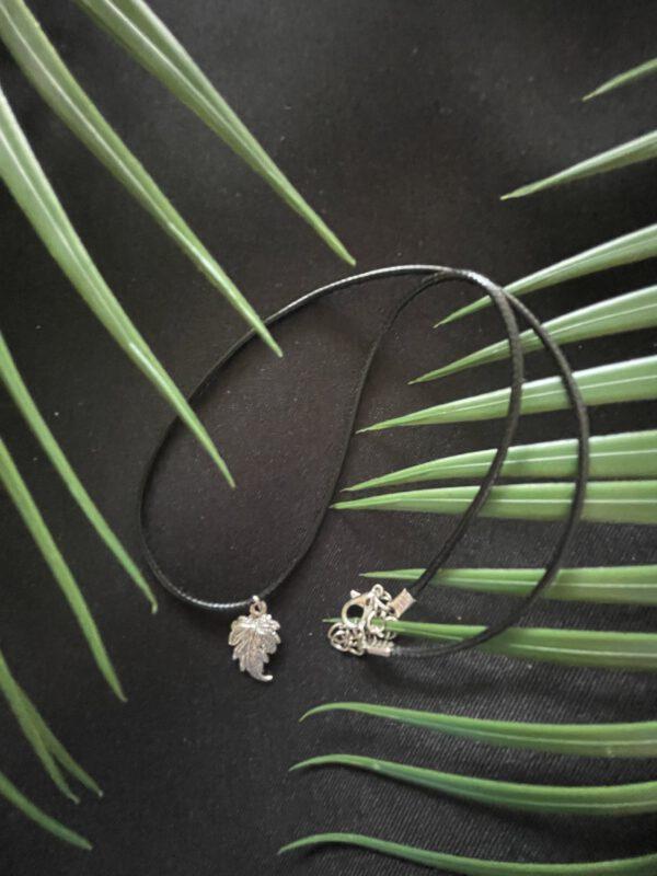 Zwart Wax Ketting Met Zilverkleurig Blad klein
