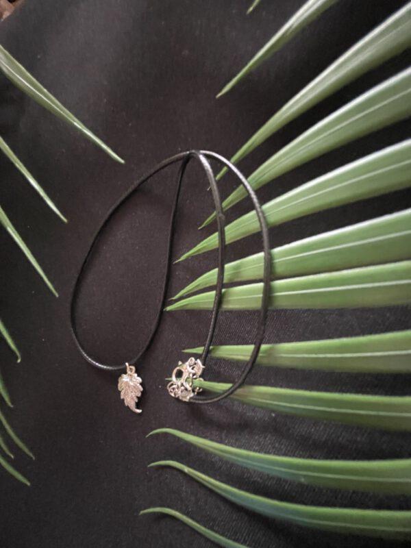 Zwart Wax Ketting Met Zilverkleurig Blad klein