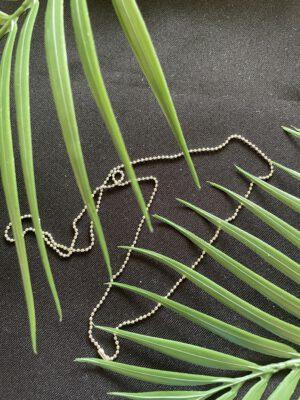 Zilverkleurige Balletjes Ketting van 50 cm