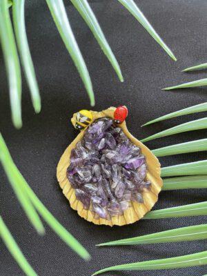 Goud Schelp met Amethist Trommelsteentjes beestjes