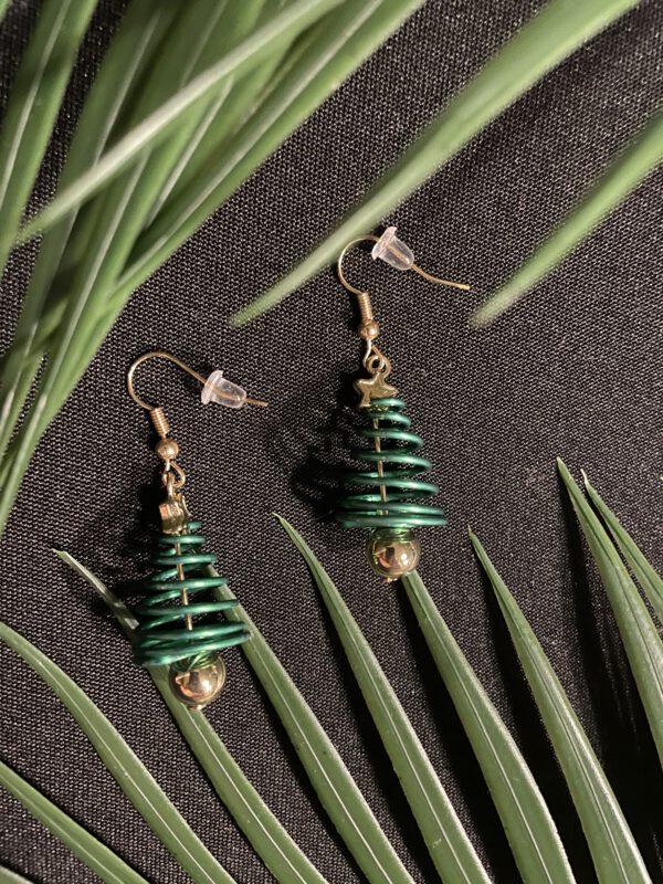 Goudkleurig Hangende Oorbellen Met Kerstboompjes