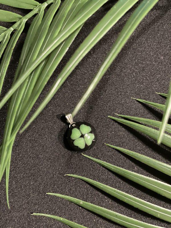 Roestvrijstalen Groen resin klavertje vier hanger - GlowInTheDark
