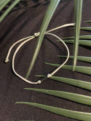 Satijn Wit Armband Met Hematiet, Simpel Design